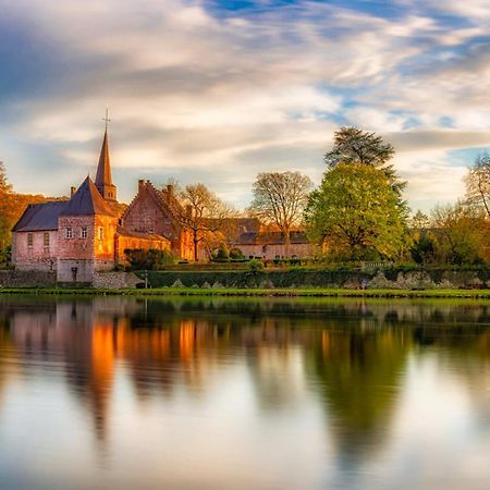 Maison et vélos à Godinne dans la Vallée de la Meuse Exterior foto