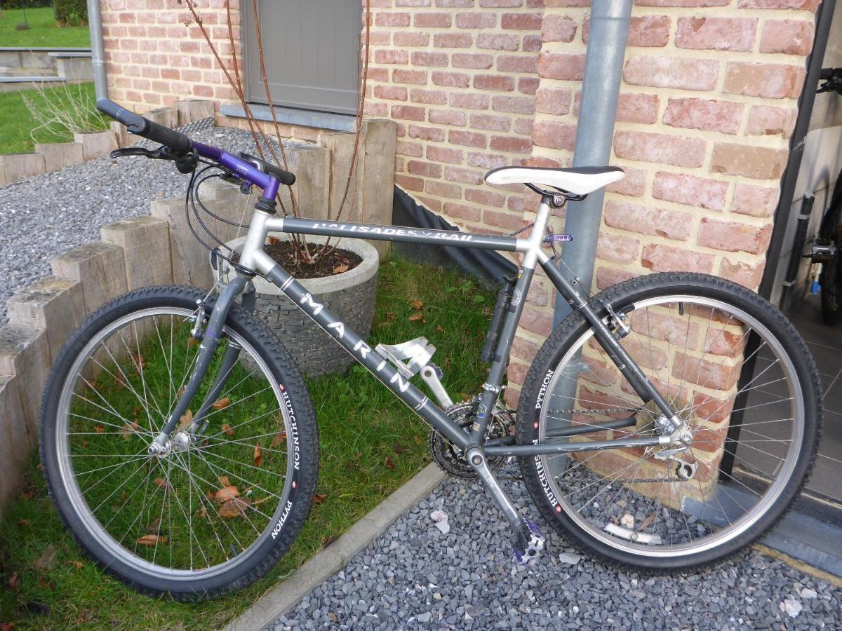 Maison et vélos à Godinne dans la Vallée de la Meuse Exterior foto