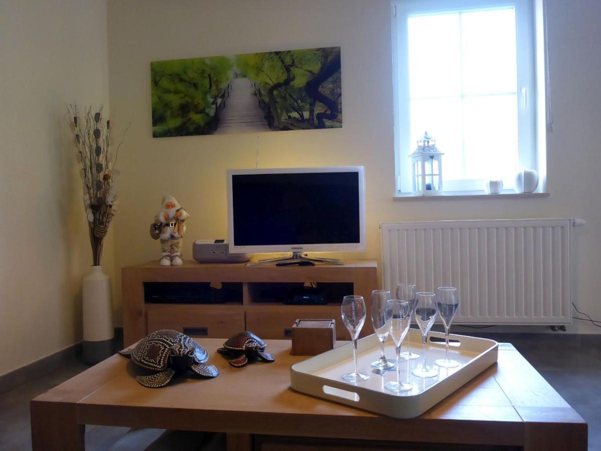 Maison et vélos à Godinne dans la Vallée de la Meuse Exterior foto