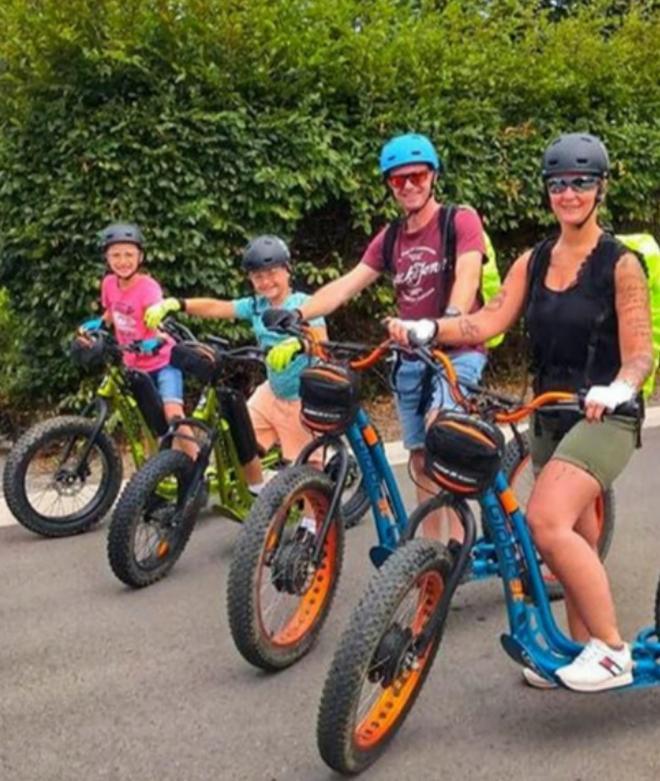 Maison et vélos à Godinne dans la Vallée de la Meuse Exterior foto
