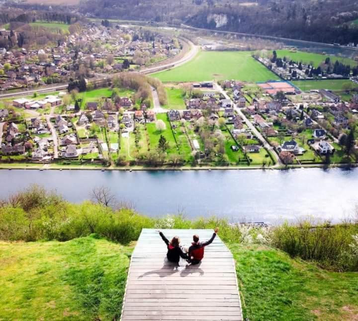 Maison et vélos à Godinne dans la Vallée de la Meuse Exterior foto
